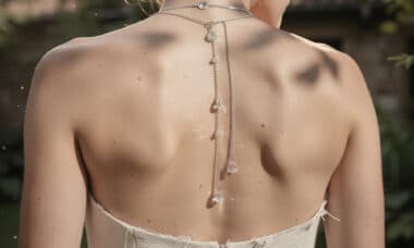 découvrez nos conseils pour entretenir vos bijoux de dos en cristal et préserver leur éclat durablement. astuces simples et efficaces pour un bijou toujours resplendissant.