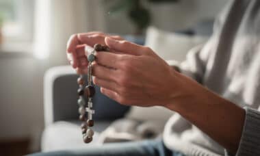 découvrez pourquoi les chapelets modernes séduisent un large public au-delà du contexte religieux, alliant esthétique contemporaine et symbolisme profond.