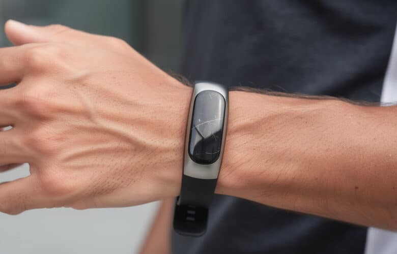 découvrez notre collection de bijoux connectés pour homme alliant sobriété et performance. élégance discrète et technologie avancée pour un style moderne et fonctionnel.