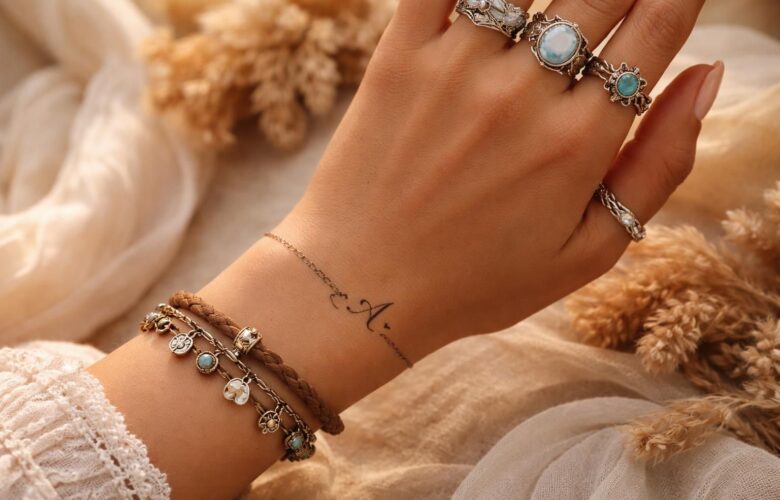 découvrez comment choisir le bijou bohème chic parfait et un tatouage bracelet avec initiale pour un style unique et personnalisé, alliant élégance et originalité.