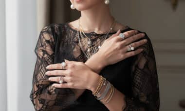 découvrez les tendances incontournables des bijoux pour sublimer votre robe dentelle noire cette saison. conseils et styles élégants à ne pas manquer pour un look parfait.