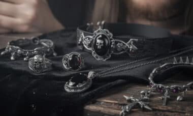 découvrez les tendances actuelles des bijoux fantaisie gothique pas cher à ne pas manquer pour un style unique et audacieux.