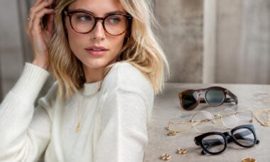 découvrez les meilleures combinaisons de bijoux et lunettes à adopter ou à éviter pour sublimer votre style avec élégance et harmonie.