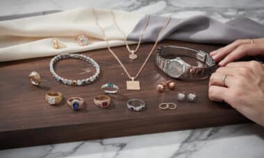 découvrez notre sélection du top 10 des bijoux incontournables qui séduisent à coup sûr, parfaits pour toutes les occasions et tous les styles.