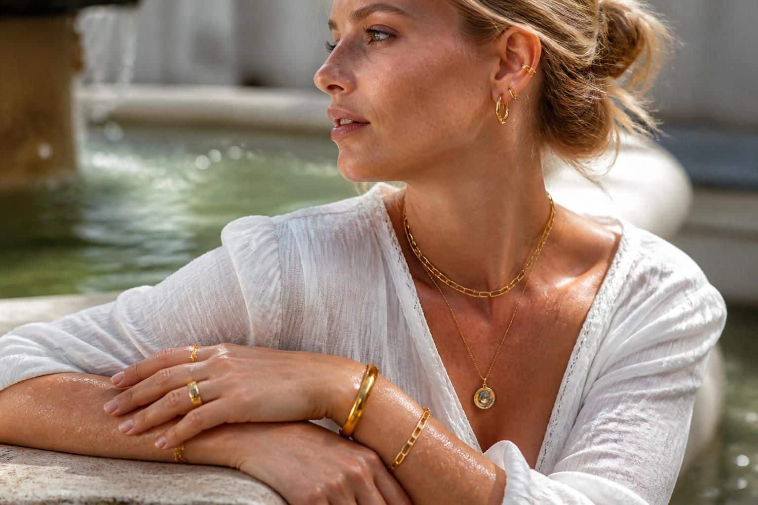 découvrez les avantages des bijoux plaqué or résistants à l'eau pour enrichir votre garde-robe avec élégance et durabilité au quotidien.