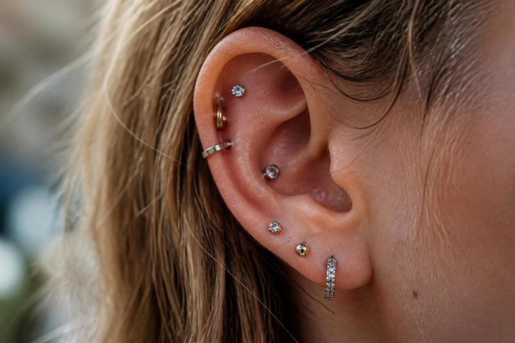 découvrez les piercings anti helix bijoux, l'accessoire de mode incontournable pour sublimer votre style avec élégance et originalité.